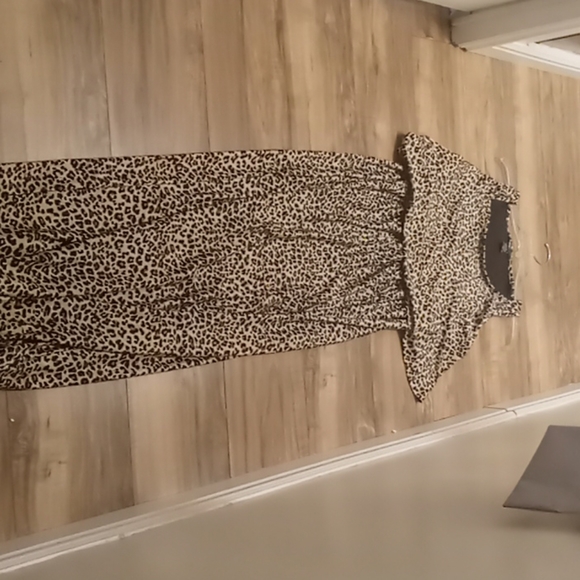 clothe item dress - Picture 4 of 4